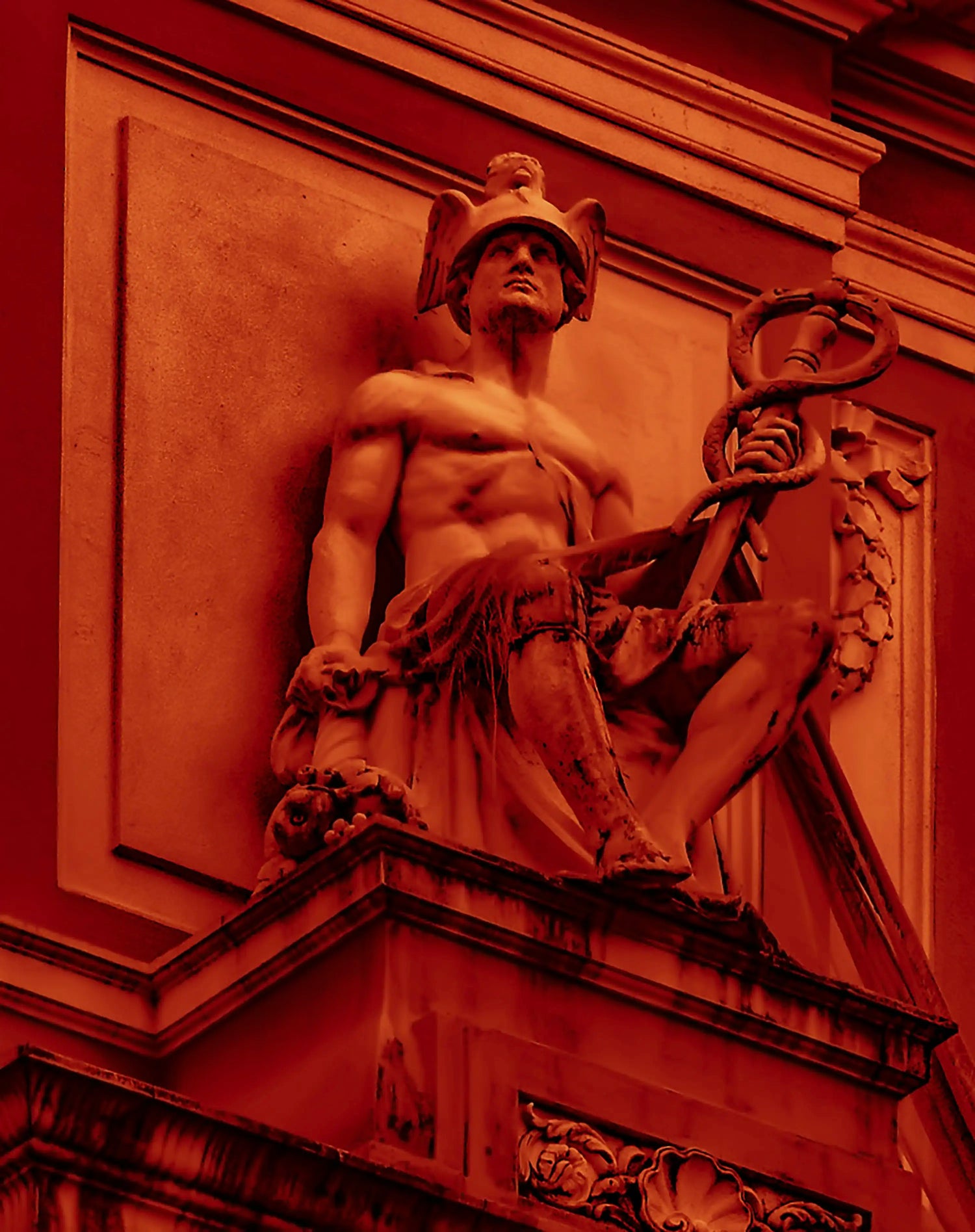 Statue romaine orange identité entreprise OUTCOM