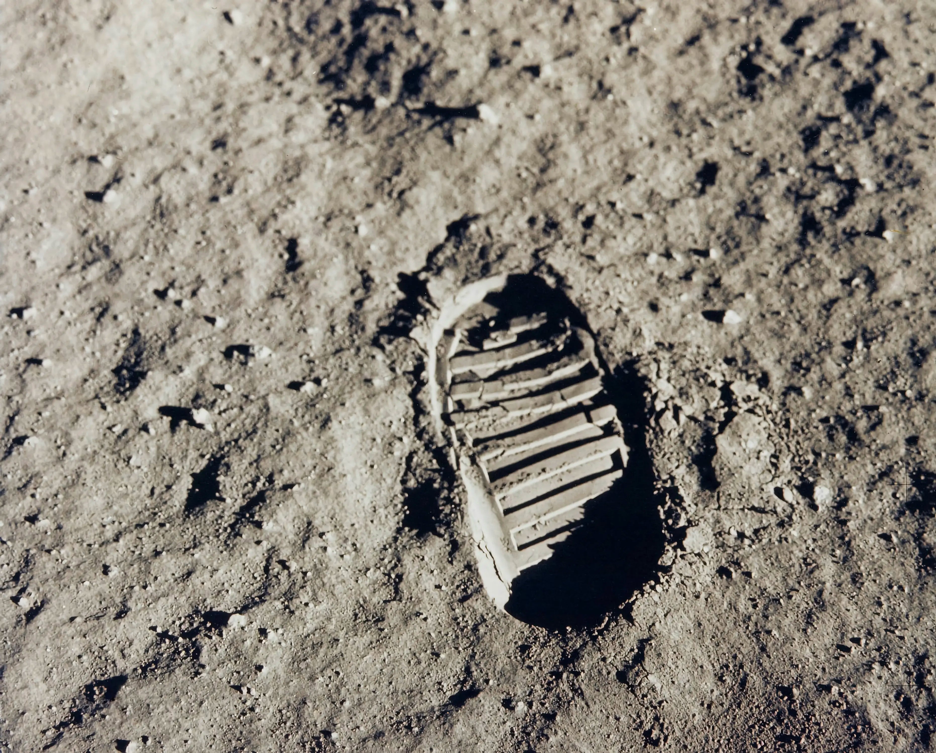 Emprunte de pas sur la lune