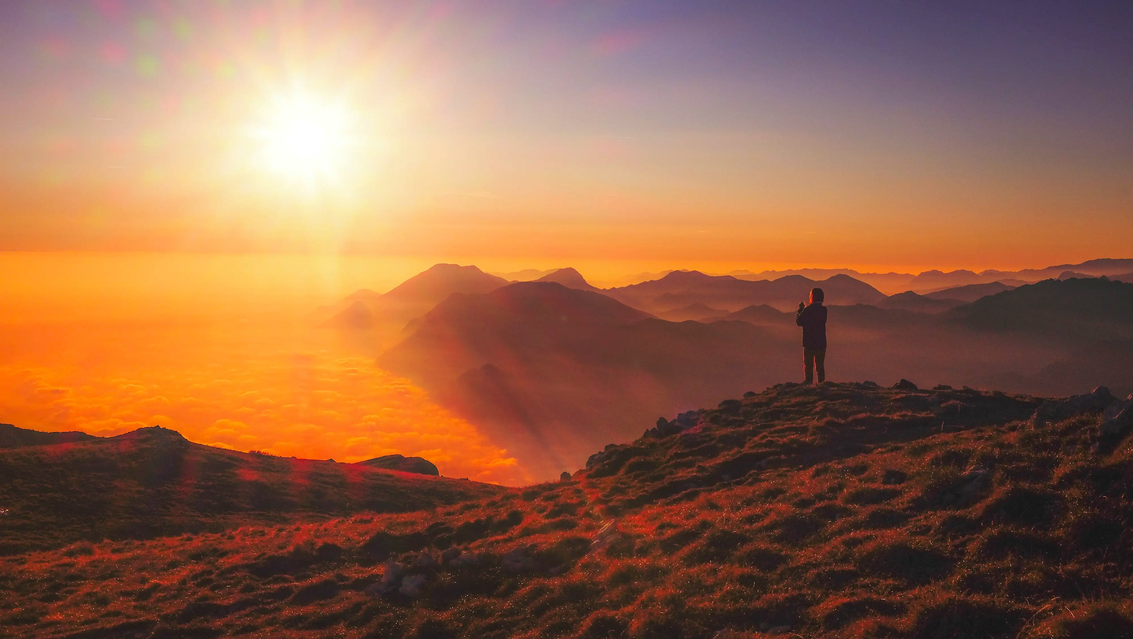 Lever de soleil sur les montagnes, renouveau communication